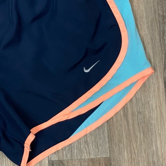 SALE 🛍️ NIKE athletic shorts Dri-Fit Tempo Womens size S - Picture 3 of 7
